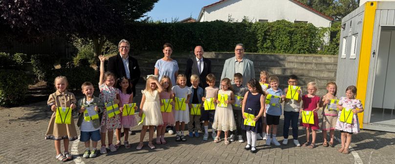 Sicherer Schulweg mit Warnwesten